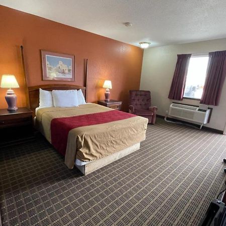 Knights Inn & Suites Emporia Exterior photo