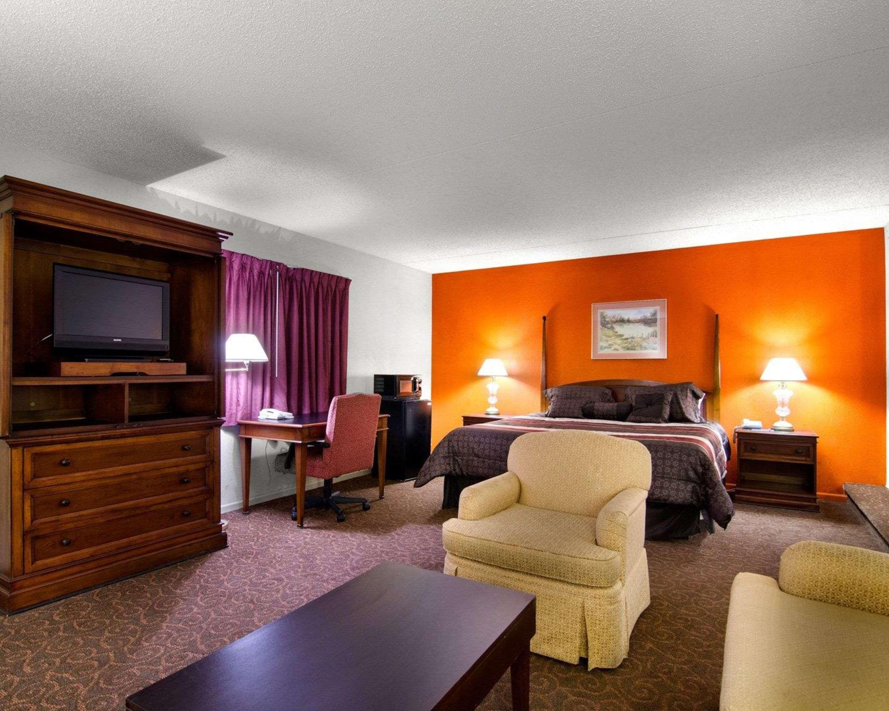 Knights Inn & Suites Emporia Exterior photo