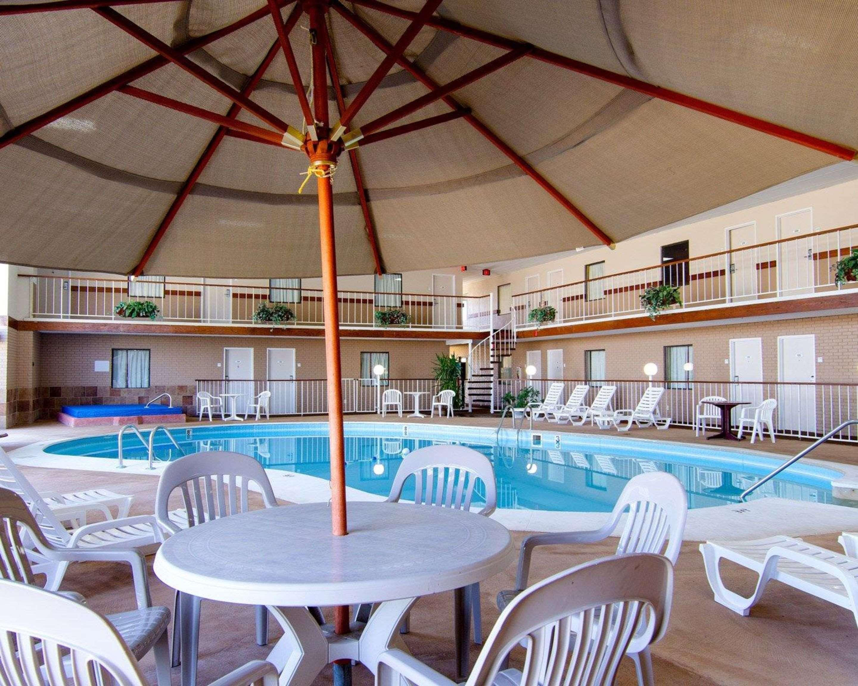 Knights Inn & Suites Emporia Exterior photo